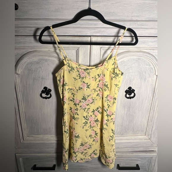 Nasty Gal Lemon Yellow Ditsy Floral Strappy Mini Dress Flirty Dainty‎ - Picture 9 of 9